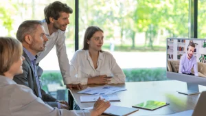 إدارة فرق العمل عن بعد: استراتيجيات النجاح في بيئة العمل الحديثة